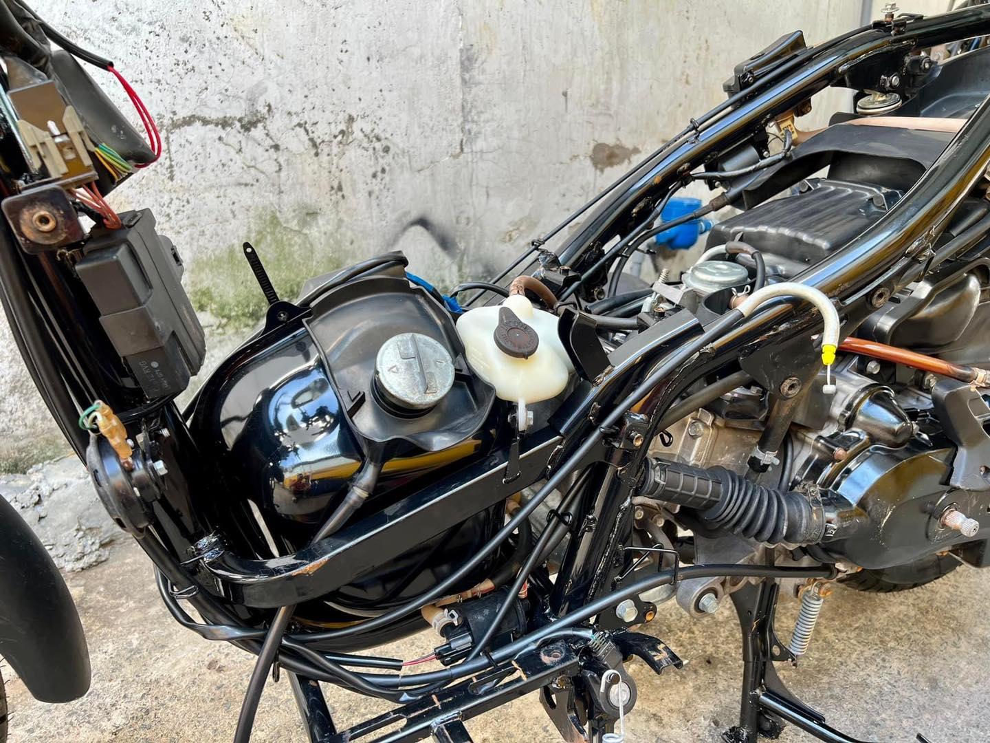 Dung Dịch Tẩy Rửa ĐA NĂNG Motorbike Cleaner Chuyên Dùng Cho Ôtô, Xe Máy 850ml Tặng Kèm Đầu Xịt, Bàn Chải Và Cọ Sên 3D